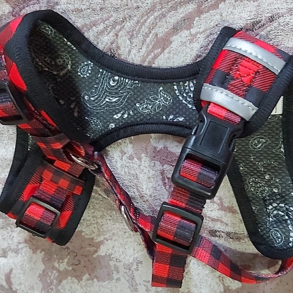 Bcuddly Buffalo Plaid Harness NWOT - Picture 4 of 4